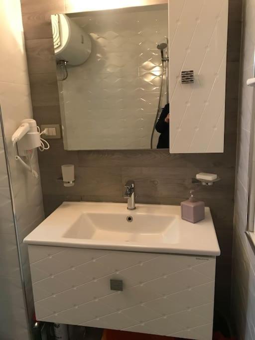 Warm Apartment In The Center Of Tirana City Luaran gambar
